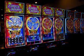 Suasana permainan live casino susitogel dengan dealer langsung di layar ponsel